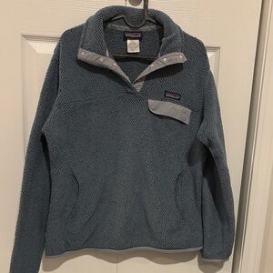 Patagonia Women's Re-Tool Snap-T Pullover fleece in a shadow blue/gray color.
